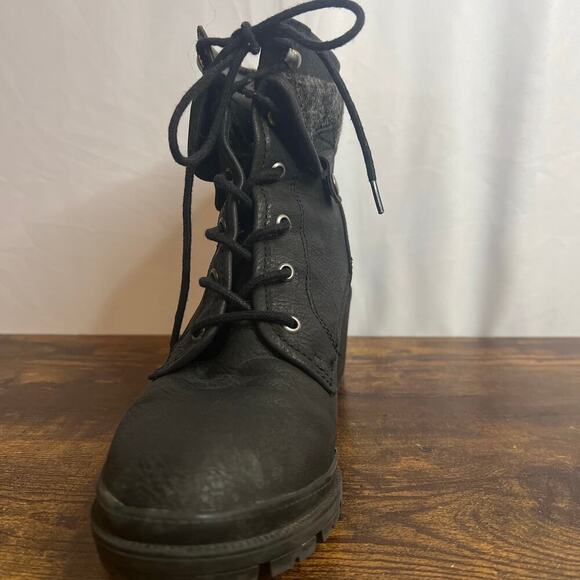 Black Ankle Boots Pop With Chunky Heel - Picture 15 of 15